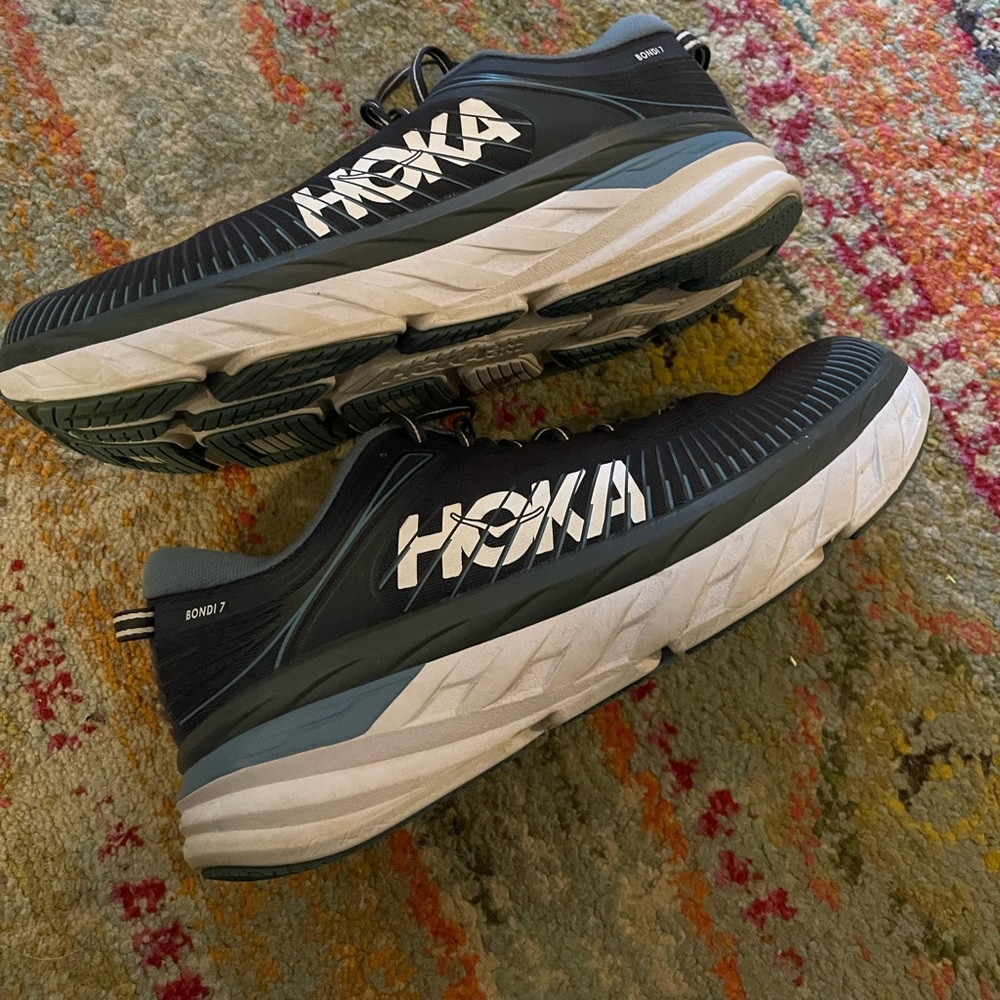 EUC Men’s HOKA Bondi 7 running shoes